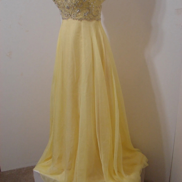 Strapless yellow gown - Picture 5 of 5